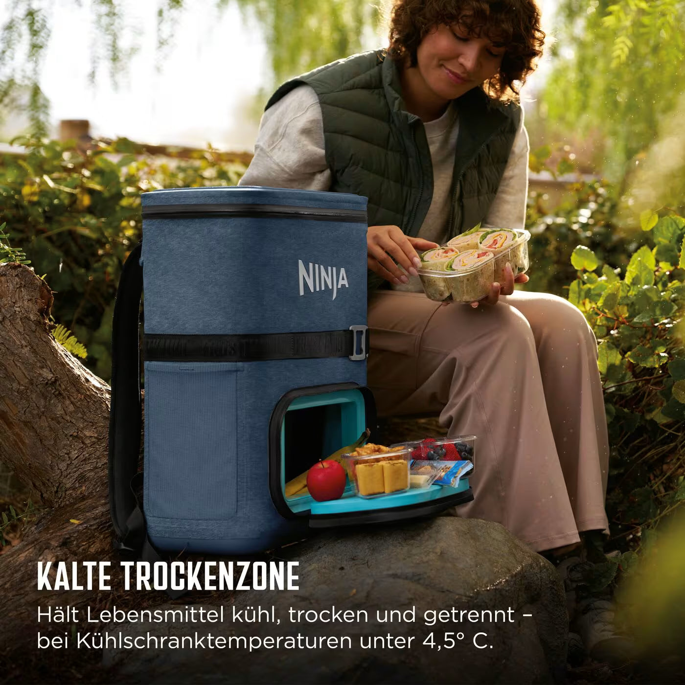 Ninja Outdoor FrostVault Go flexibler 17-Liter-Kühlrucksack für 24 Dosen mit kalter Trockenzone, Marineblau
